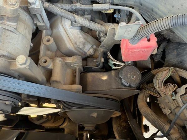 2005 Chevy Silverado 2500 Power Steering Pump With Mount Bracket Oem 6.6L Lly — photo 1