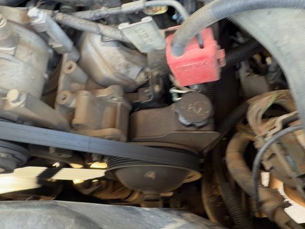 2005 Chevy Silverado 2500 Power Steering Pump With Mount Bracket Oem 6.6L Lly — photo 3