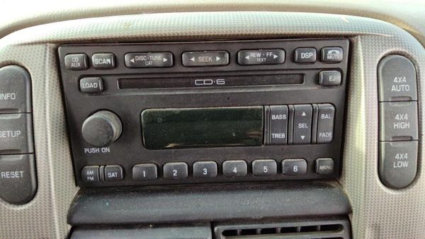 2004-2005 Ford Explorer Stock Radio Oem Factory Stereo Cd Player 4L2z18806ca — photo 1