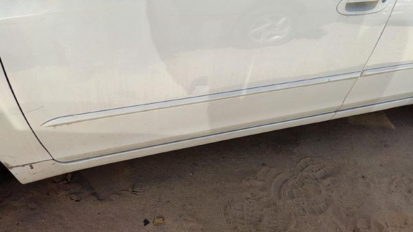 2003 Nissan Altima Driver Left Front Moulding From Door Oem Trim Strip White Qx3 — photo 1