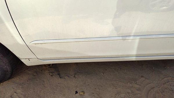 2003 Nissan Altima Driver Left Front Moulding From Door Oem Trim Strip White Qx3 — photo 2