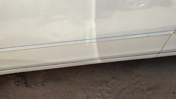 2003 Nissan Altima Driver Left Front Moulding From Door Oem Trim Strip White Qx3 — photo 3