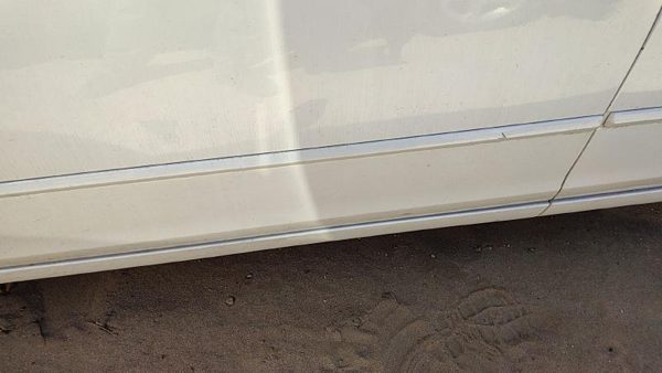 2003 Nissan Altima Driver Left Front Moulding From Door Oem Trim Strip White Qx3 — photo 4