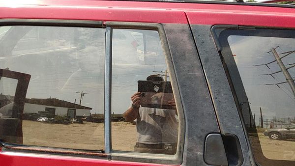 90-95 Nissan Pathfinder Driver Left Rear Vent Window Back Door Glass With Frame — photo 4