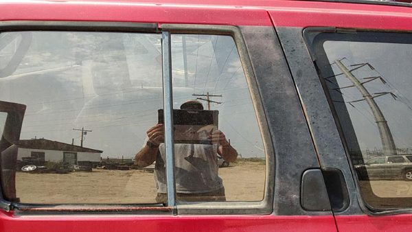 90-95 Nissan Pathfinder Driver Left Rear Vent Window Back Door Glass With Frame — photo 2