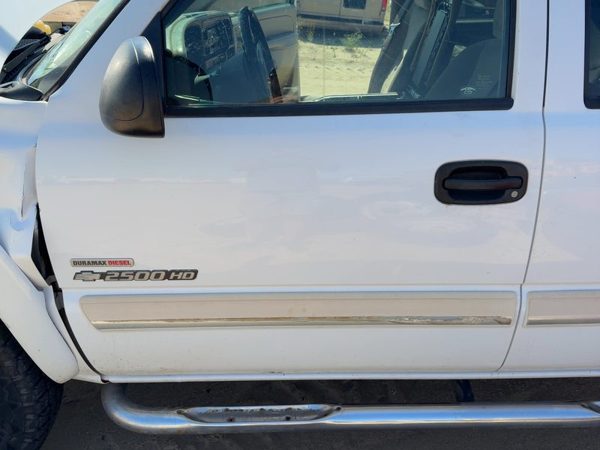2005 Chevy Silverado 2500 Front Door LH White 50U — photo 3