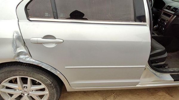 2012 Ford Fusion Rear Door RH Silver Ux — photo 2