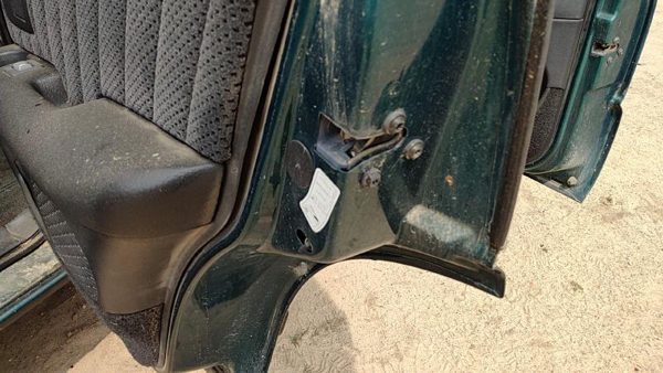 1995-2005 S10 Blazer Passenger Right Rear Door Latch With Rods/Cables Oem Back — photo 3