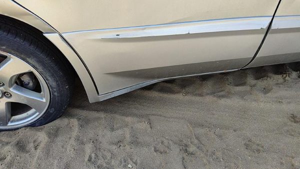 00-05 Bonneville Passenger Right Rear Lower Rocker Panel Moulding Side Skirt — photo 4