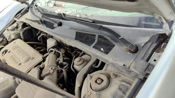 2005 Toyota Camry Windshield Wiper Cowl Vent Trim Panel Oem Cover — photo 1