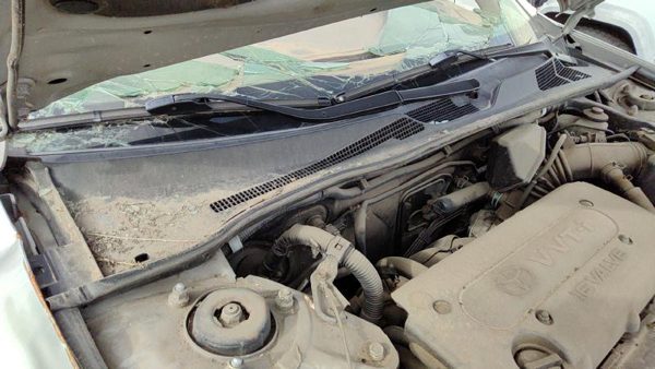 2005 Toyota Camry Windshield Wiper Cowl Vent Trim Panel Oem Cover — photo 2