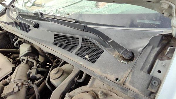 2005 Toyota Camry Windshield Wiper Cowl Vent Trim Panel Oem Cover — photo 4