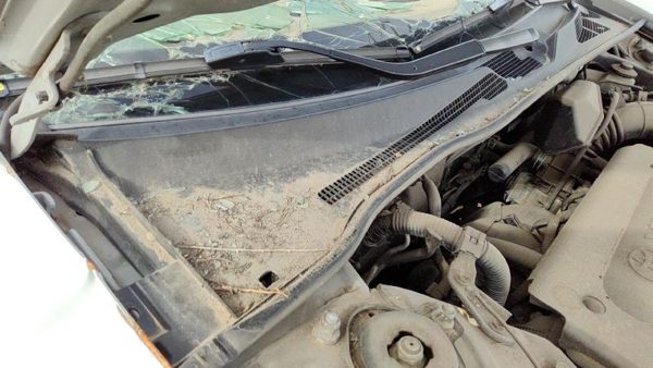 2005 Toyota Camry Windshield Wiper Cowl Vent Trim Panel Oem Cover — photo 3