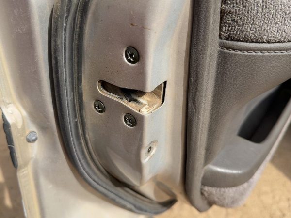 1990-1994 Subaru Legacy Driver Left Front Door Latch With Rods/Cables Oem — photo 2