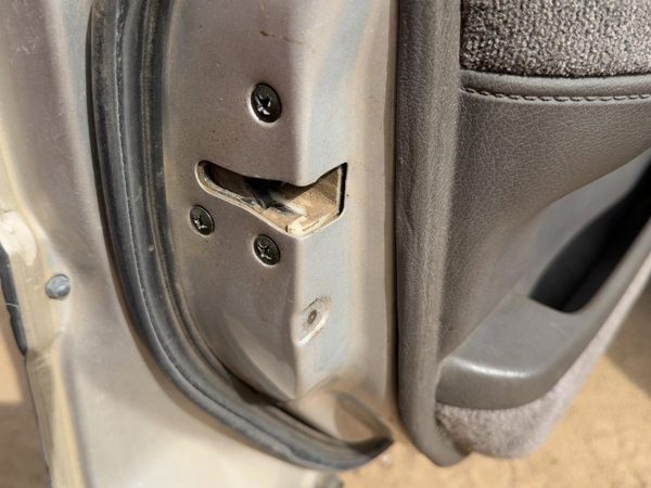 1990-1994 Subaru Legacy Driver Left Front Door Latch With Rods/Cables Oem — photo 1