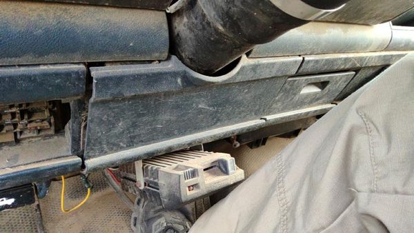 88-91 Chevy Silverado 1500 Lower Dash Under Column Knee Bolster Trim Panel Blue — photo 3