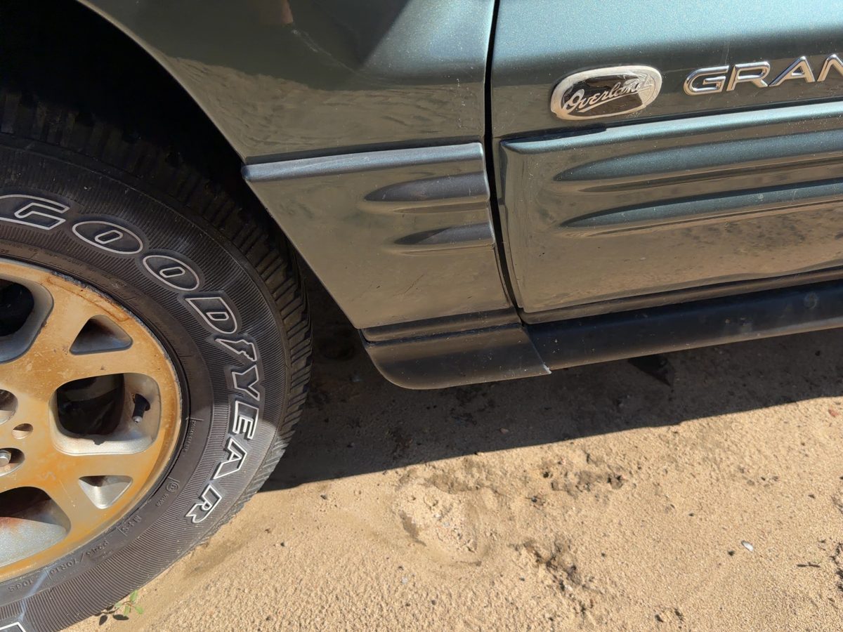 99-04 Grand Cherokee Driver Left Moulding Fender Trim Overland Primed Green