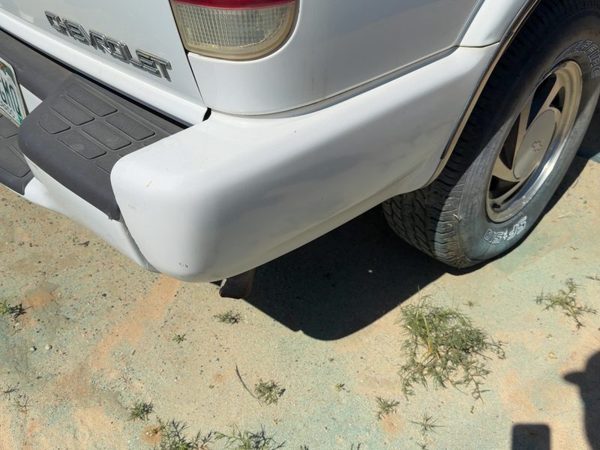 1998-2005 Chevy S10 Blazer Passenger Right Rear Bumper End Cap OEM 12472164 — photo 3