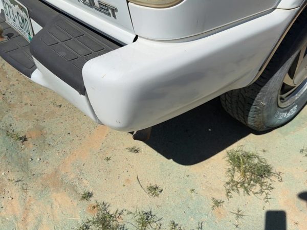 1998-2005 Chevy S10 Blazer Passenger Right Rear Bumper End Cap OEM 12472164 — photo 5