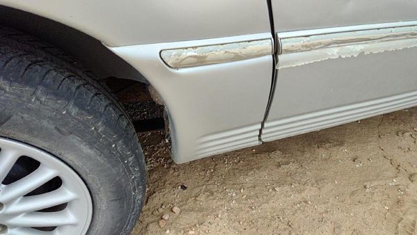 00 Chrysler Town & Country Passenger Right Rear Moulding On Quarter Panel Silver — photo 4