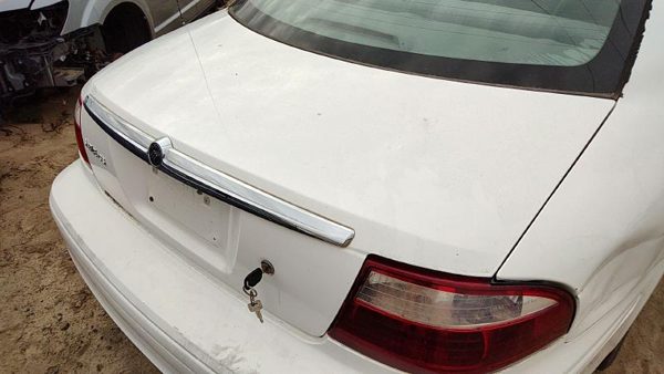2005 Ford Taurus Trunk/decklid/hatch/tailgate Wt White Hail — photo 2