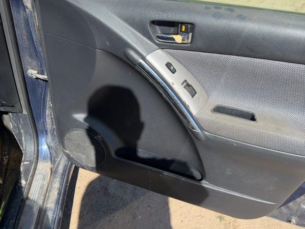 2005-2008 Toyota Matrix Xr Passenger Right Front Door Trim Panel With Switches — photo 5