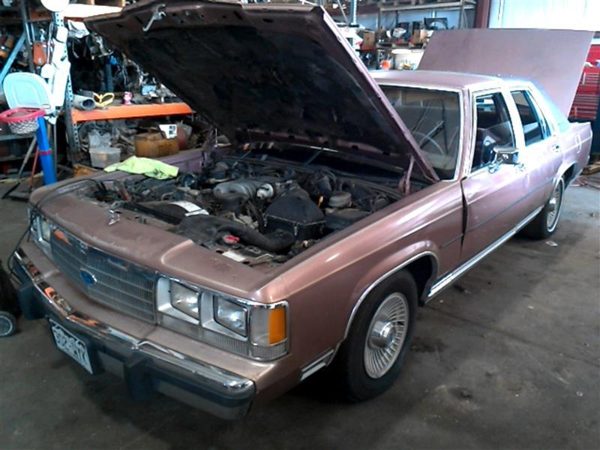 1991 Ford Crown Victoria — vehicle photo 1