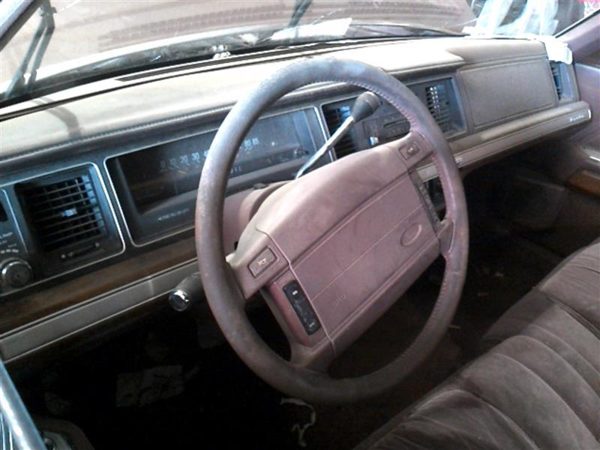 1991 Ford Crown Victoria — vehicle photo 4