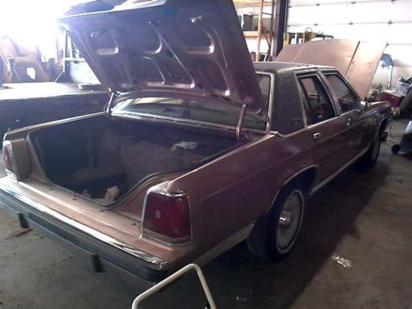 1991 Ford Crown Victoria — vehicle photo 6