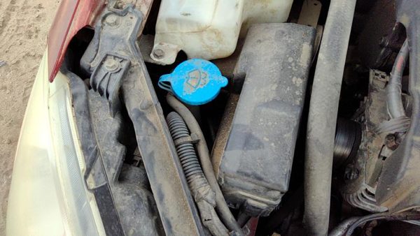 2002-2006 Nissan Altima Windshield Washer Fluid Reservoir With Pump Wiper Tank — photo 1