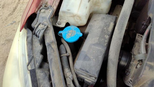 2002-2006 Nissan Altima Windshield Washer Fluid Reservoir With Pump Wiper Tank — photo 2
