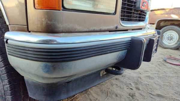 1992-1999 Chevy Suburban Front Bumper Assembly With Brackets Oem Chrome 15680830 — photo 7