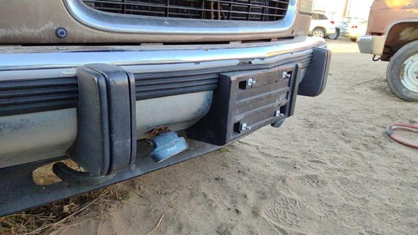 1992-1999 Chevy Suburban Front Bumper Assembly With Brackets Oem Chrome 15680830 — photo 5