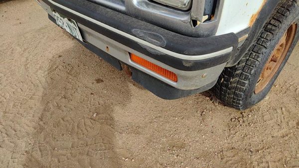 1991-1994 Chevy S10 Blazer Front Bumper With Brackets Assembly Oem 15961870 — photo 3