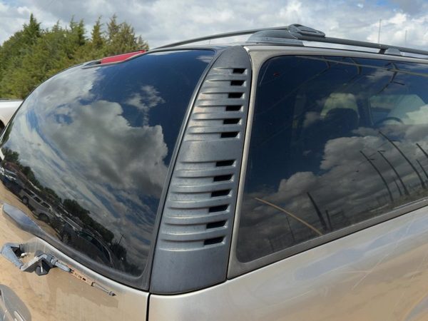 2000-2002 Chevy Suburban Passenger Right Rear Moulding On Quarter Panel Oem — photo 4