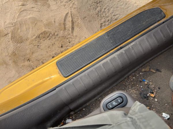 02 Pt Cruiser Driver Left Lower Sill Step Moulding Trim Panel Oem Taupe/Beige Fl — photo 2
