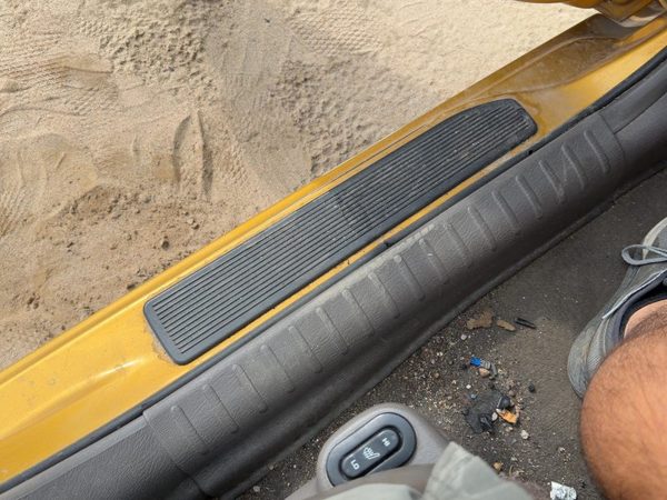 02 Pt Cruiser Driver Left Lower Sill Step Moulding Trim Panel Oem Taupe/Beige Fl — photo 4