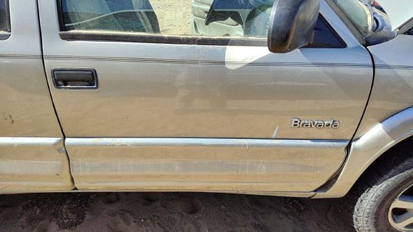 2000 Olds Bravada Front Door RH Pewter 11U — photo 2