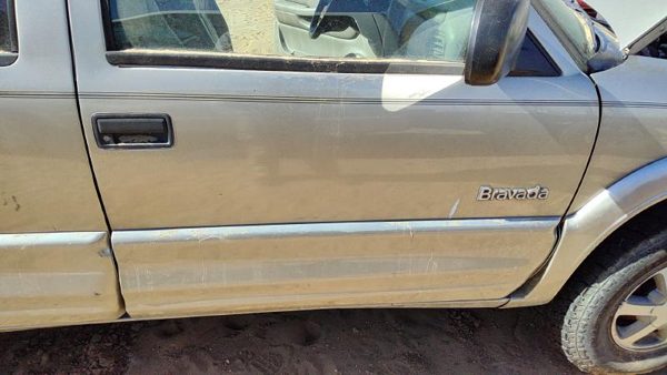 2000 Olds Bravada Front Door RH Pewter 11U — photo 3