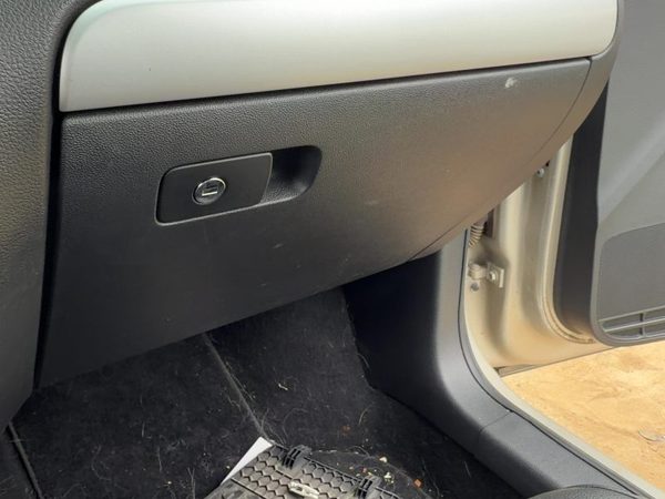 2011-2014 Vw Jetta Glove Box Assembly Complete Door With Latch Oem Black — photo 2