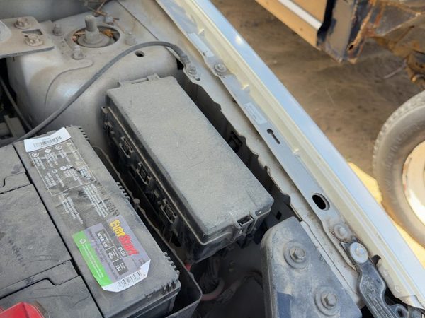 05-07 Ford Fivehundred Engine Fuse Box Power Distribution Panel Oem 3.0L Dohc — photo 2