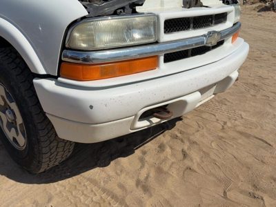 1998-2005 Chevy S10 Blazer Front Bumper with Brackets Assembly OEM White 50U