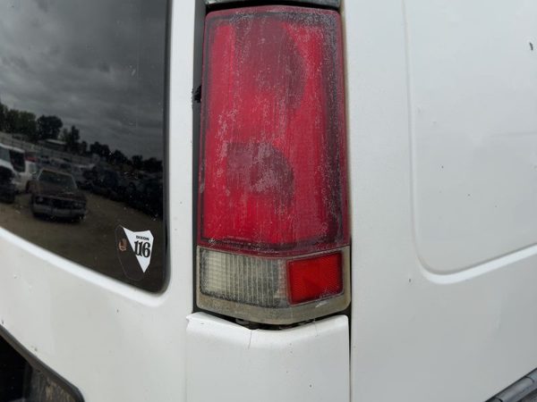 2000-2002 Chevy Express Van 2500 Passenger Right Tail Light Brake Lamp Oem Rear — photo 2