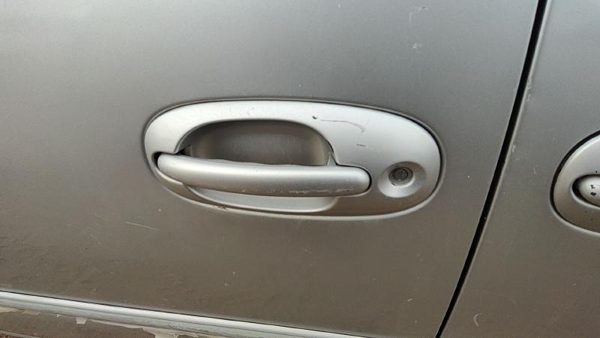 2000 Chrysler Town & Country Driver Left Front Outside Door Handle Oem Silver — photo 2