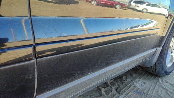 07-12 Acadia Passenger Right Front Moulding From Door Trim 58U Carbon Black — photo 3