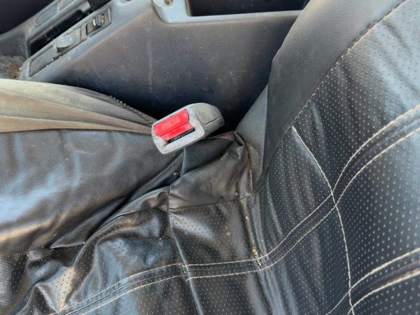 1994 Nissan Pathfinder Driver Left Front Seat Belt Buckle Receiver Oem Gray — photo 2