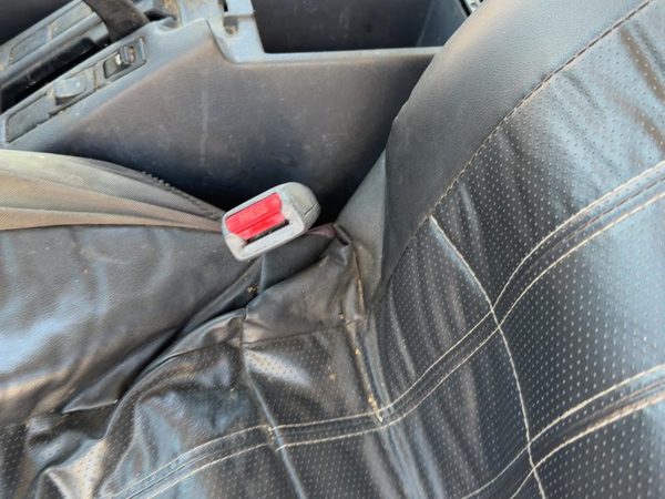 1994 Nissan Pathfinder Driver Left Front Seat Belt Buckle Receiver Oem Gray — photo 4