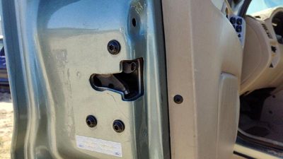 2007 Ford Escape Driver Left Front Door Latch With Rods/cables Oem