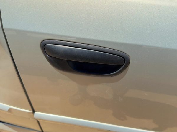 2005-2006 Subaru Legacy Outback RH Front Outside Door Handle OEM 61021AG02ANN — photo 3