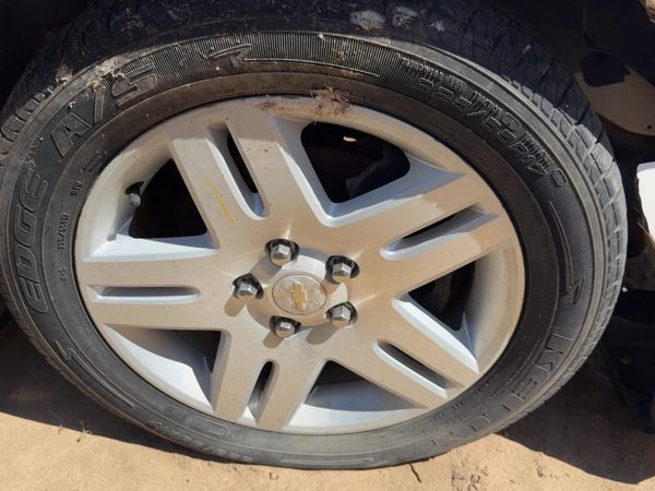 06-07 Monte Carlo 17" Wheel Factory 5 Spoke Rim #1 17X6-1/2 Machined Finish — photo 3
